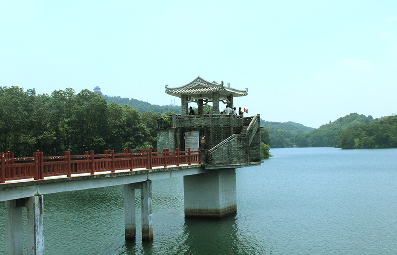 “约会”红花湖|南宫28公司组织员工开展18km徒步活动