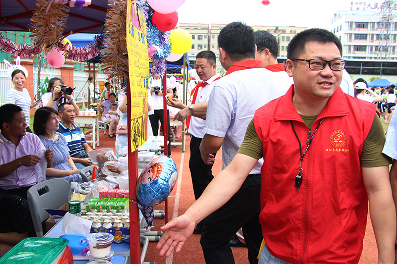 南宫28公司惠南工厂参加惠南实验学校“六一”儿童节慰问活动